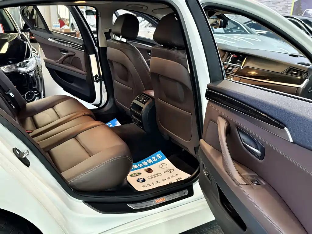 BMW 5 Series 2017 — фото 13