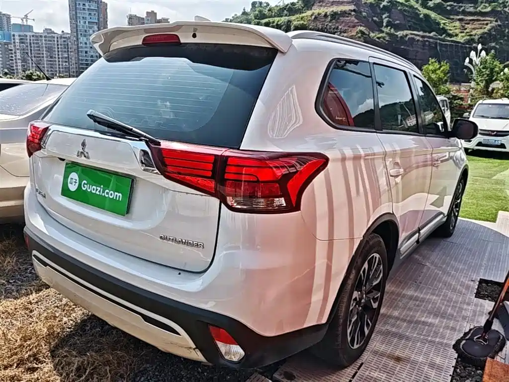 Mitsubishi Outlander 2019 — фото 7