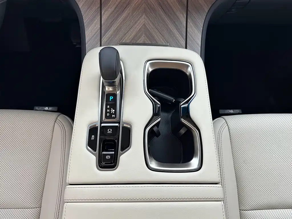 Lexus LM 2025 — фото 18