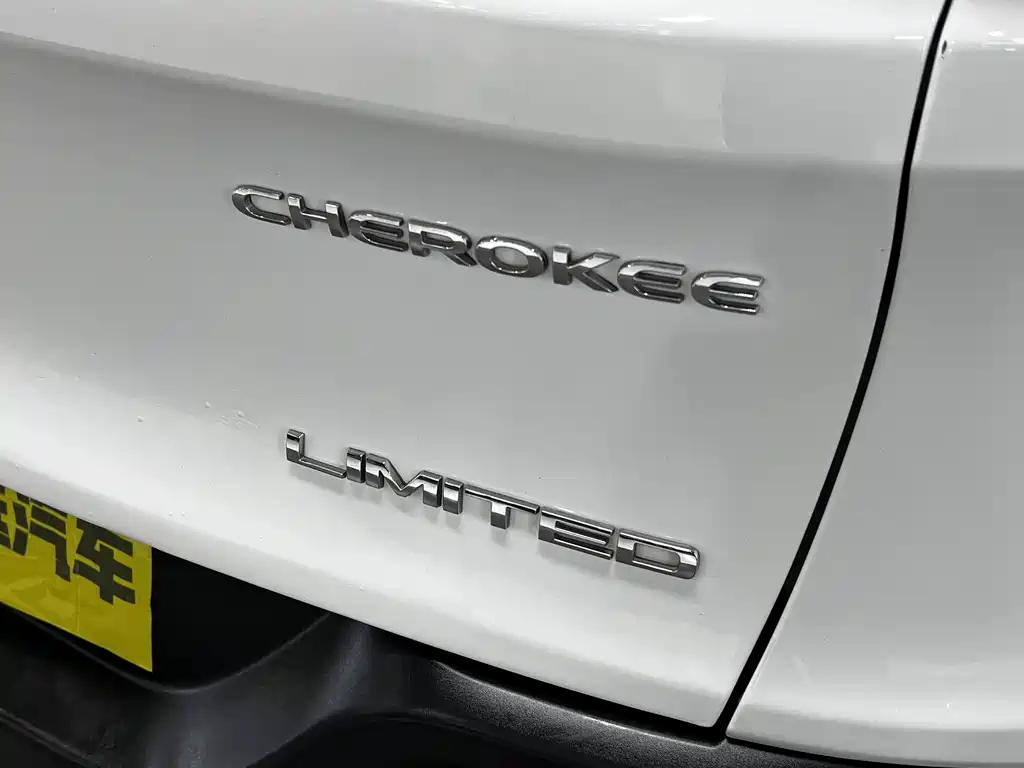 Jeep Cherokee 2018 — фото 33