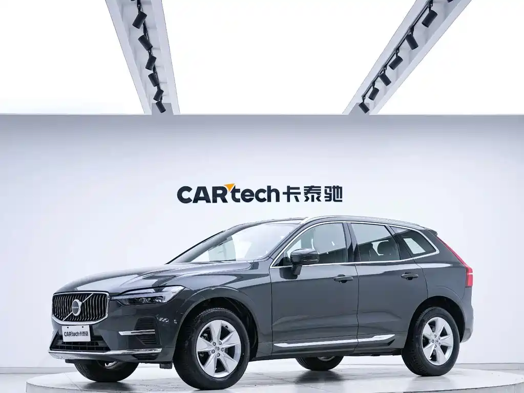 Volvo XC60 2021 — фото 1
