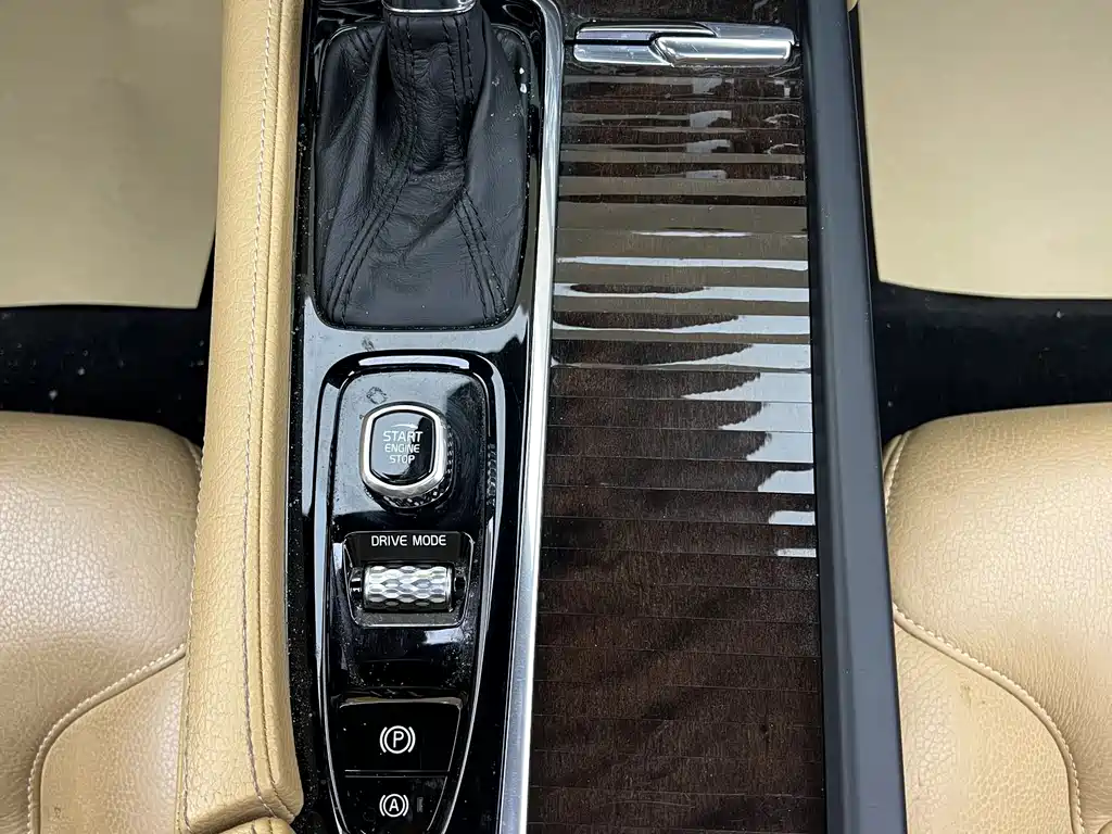 Volvo S90 2018 — фото 19