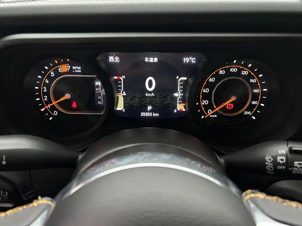 Jeep Wrangler 2023 — фото 12