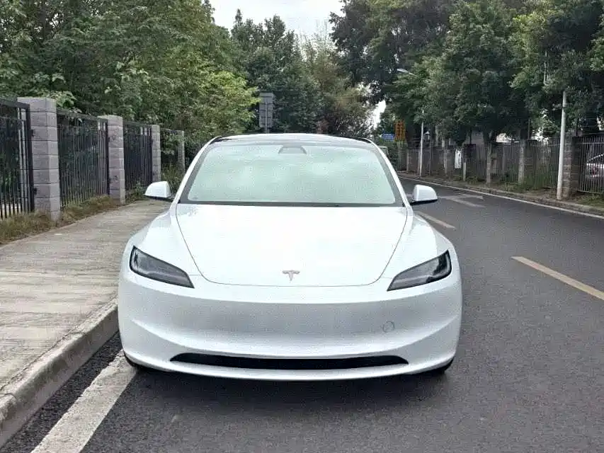 Tesla Model 3 2025 — фото 2
