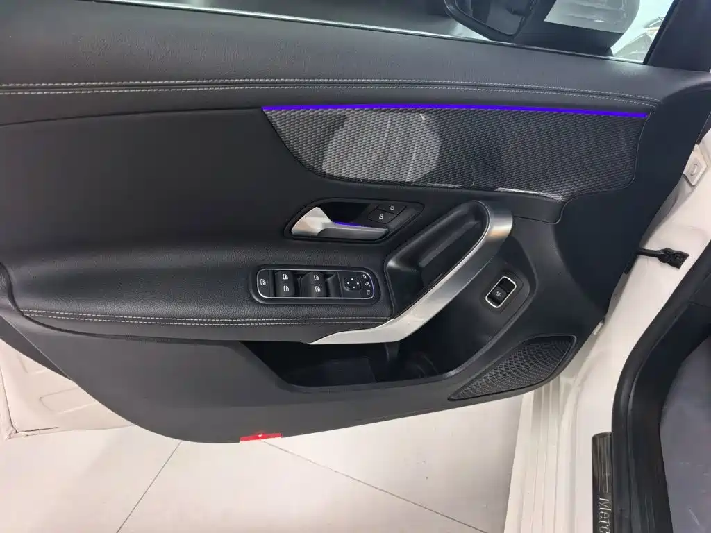 Mercedes-Benz A-Class 2022 — фото 17