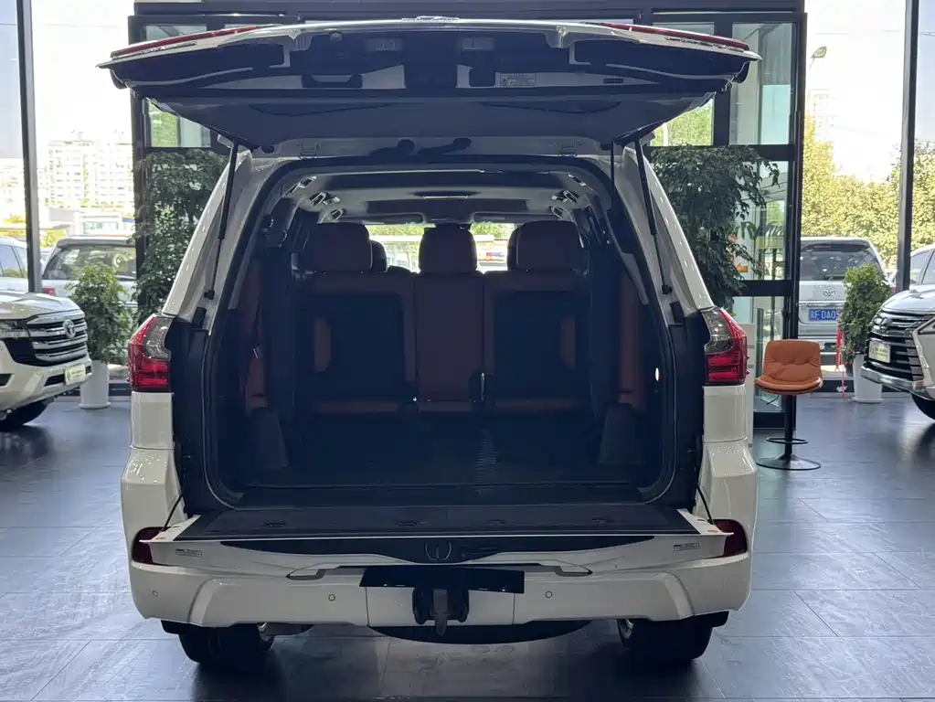 Lexus LX 2017 — фото 13