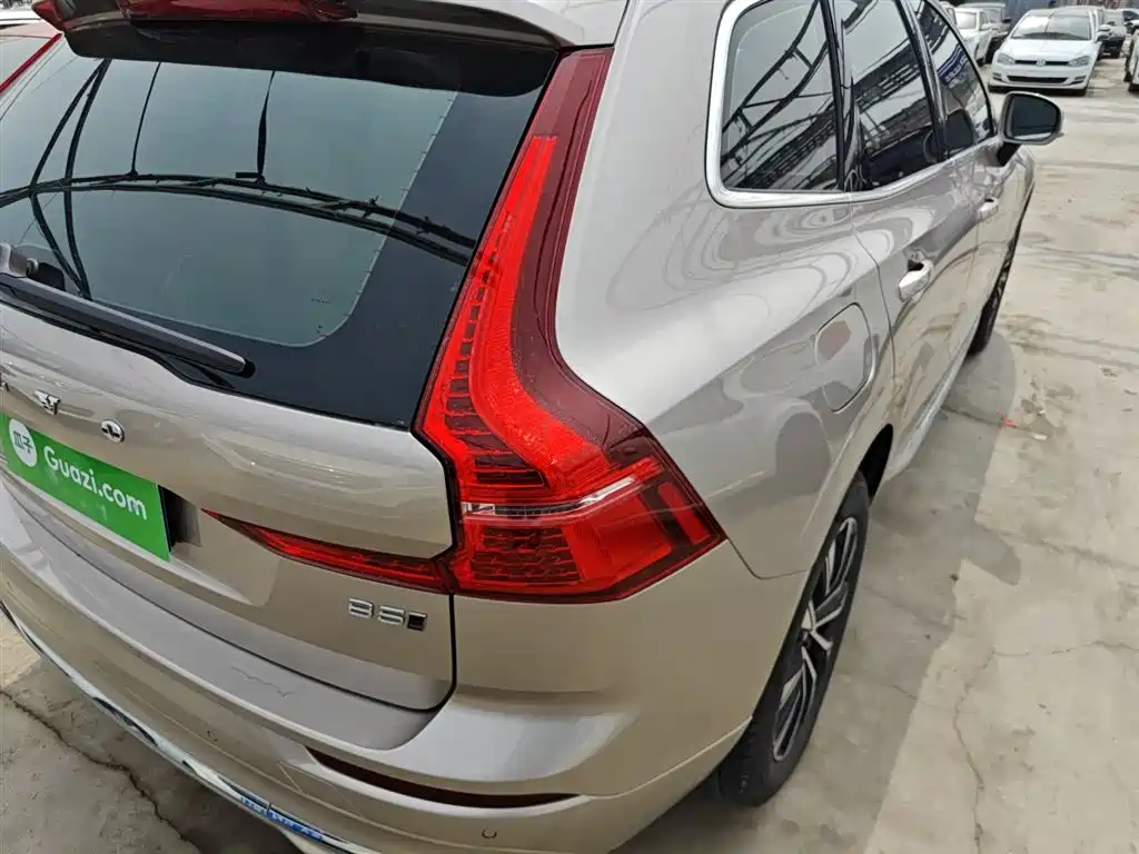 Volvo XC60 2023 — фото 23