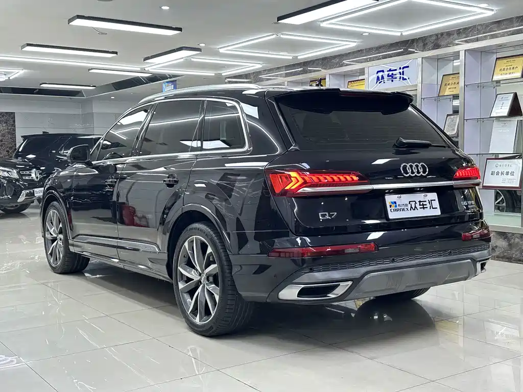Audi Q7 2020 — фото 6