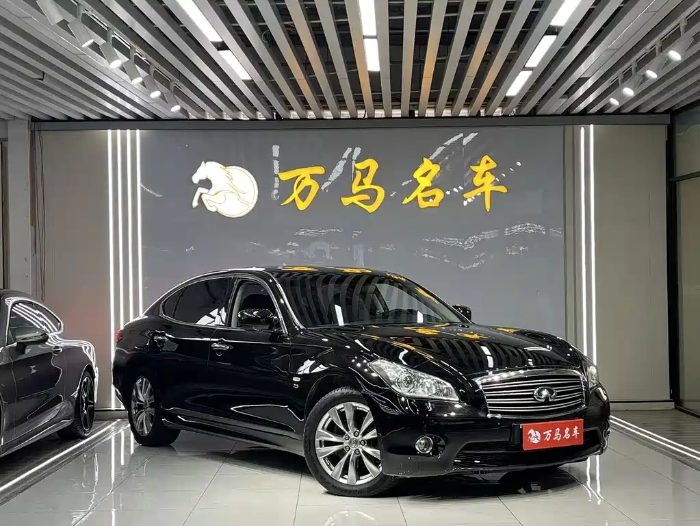 Infiniti Q70 2013