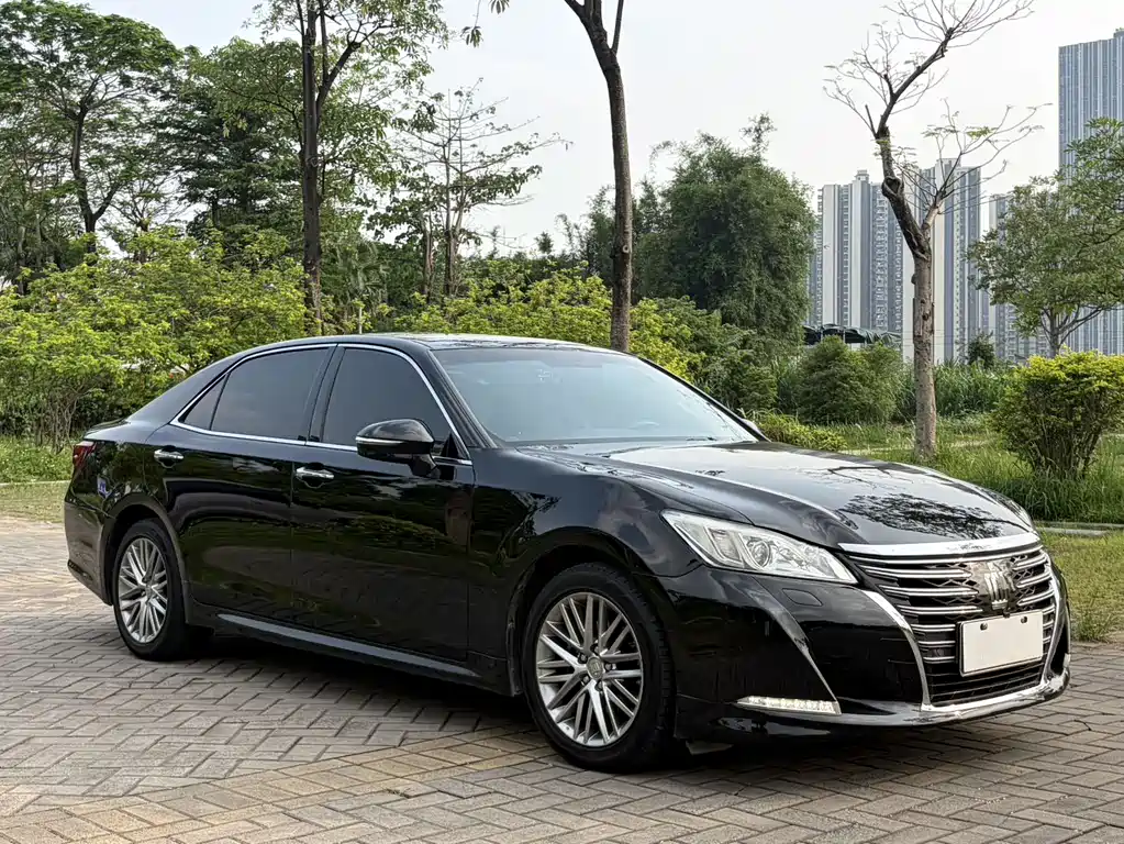 Toyota Crown 2017 — фото 2