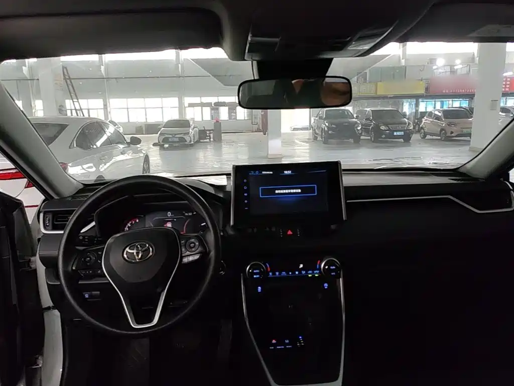 Toyota RAV4 2020 — фото 10
