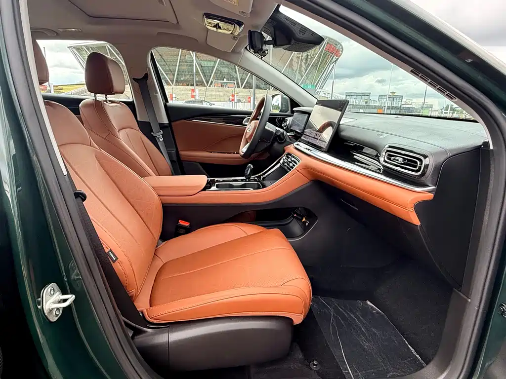 Geely Emgrand 2025 — фото 13