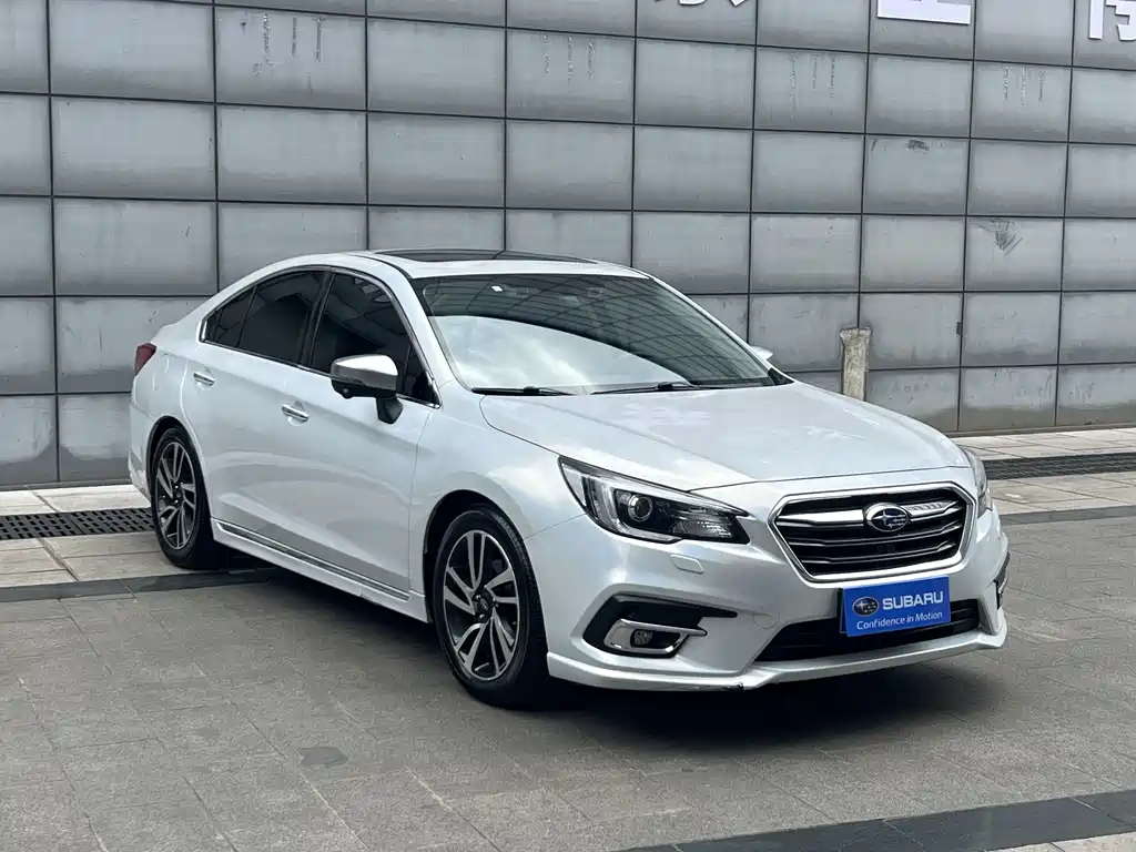 Subaru Legacy 2018 — фото 3