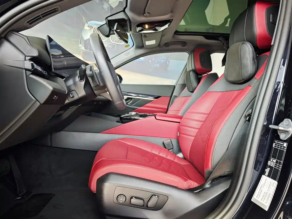 BMW 5 Series 2025 — фото 12