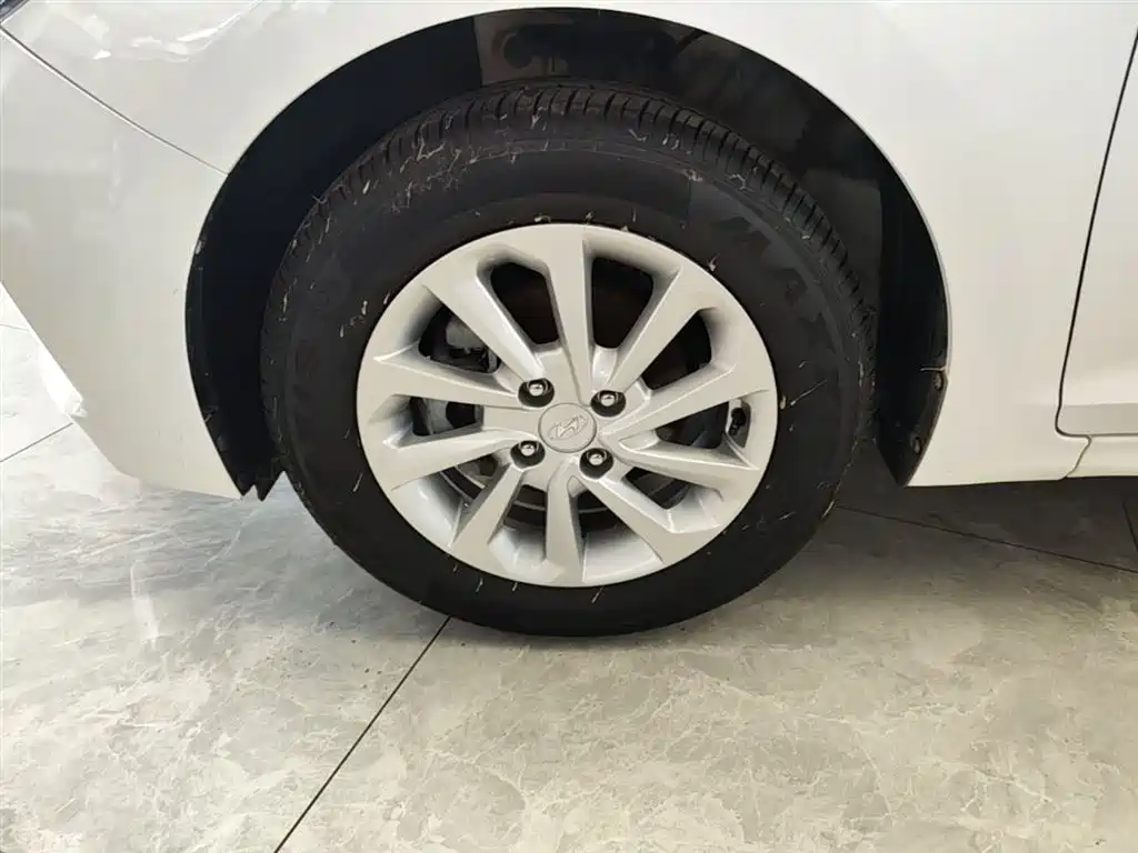 Hyundai Verna 2019 — фото 23