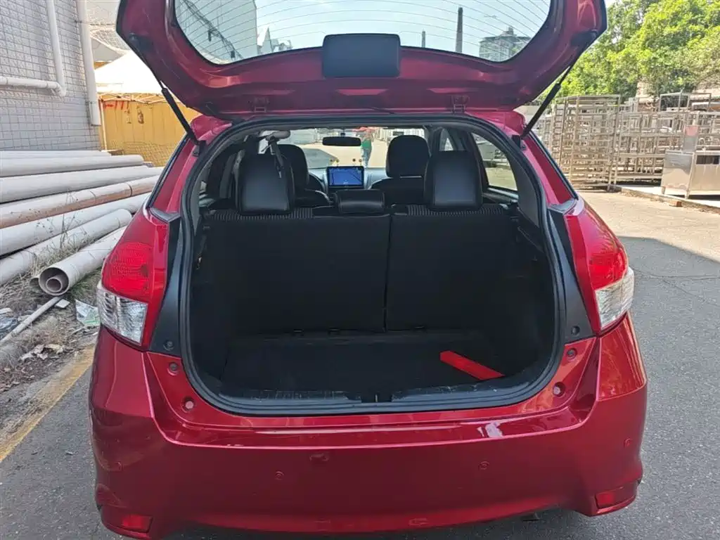 Toyota Yaris L 2015 — фото 15
