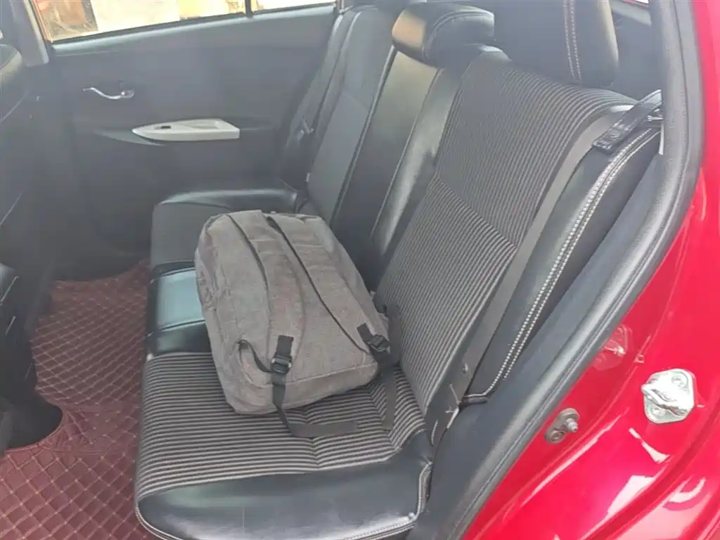 Toyota Yaris L 2015 — фото 13