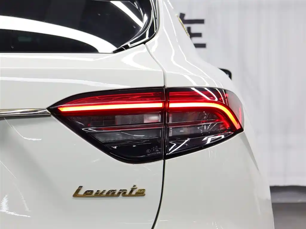 Maserati Levante 2023 — фото 26