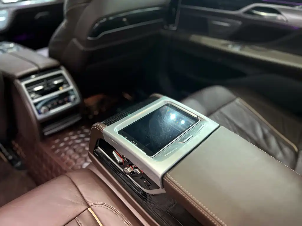 BMW 7 Series 2020 — фото 7