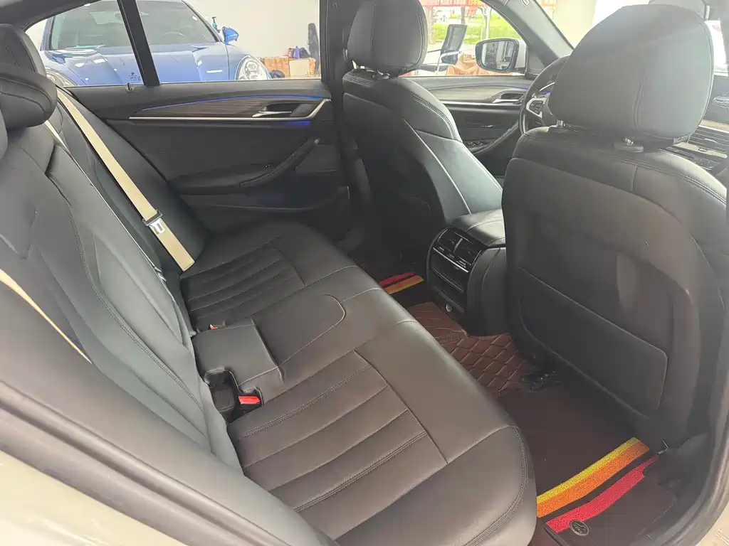 BMW 5 Series 2018 — фото 12