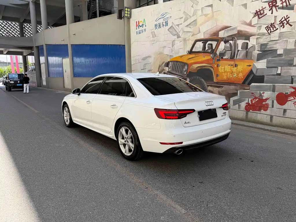Audi A4L 2018