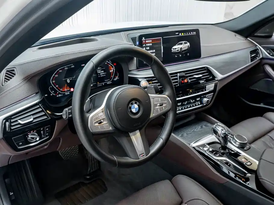 BMW 5 Series 2024 — фото 21