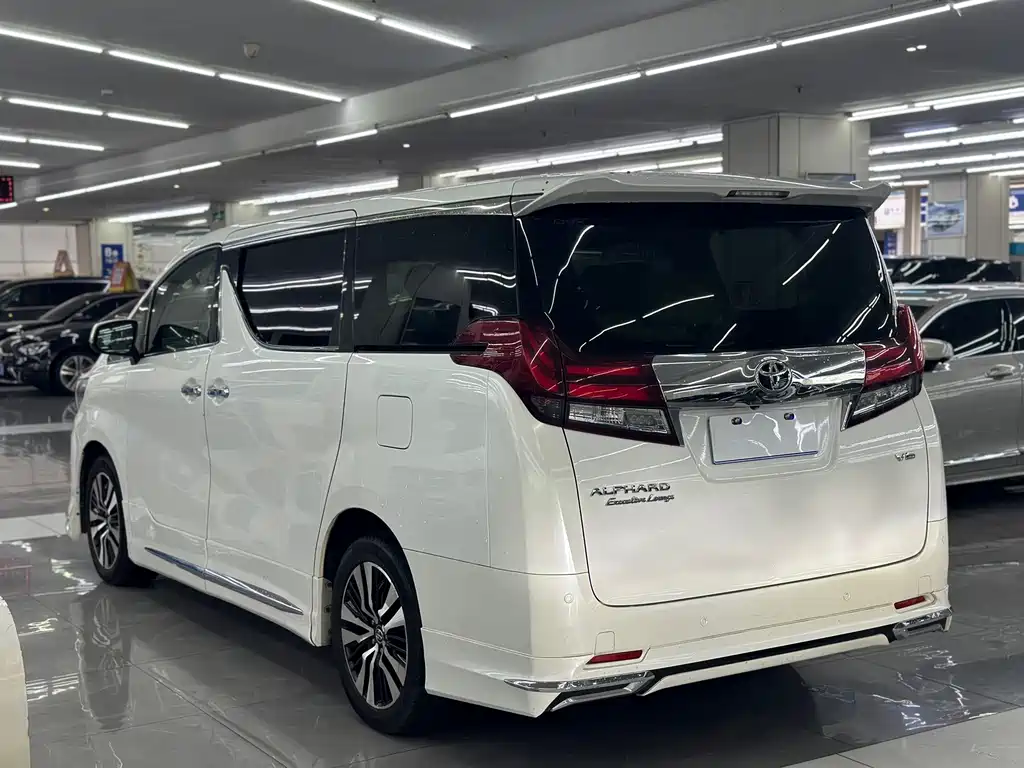 Toyota Alphard 2017 — фото 9