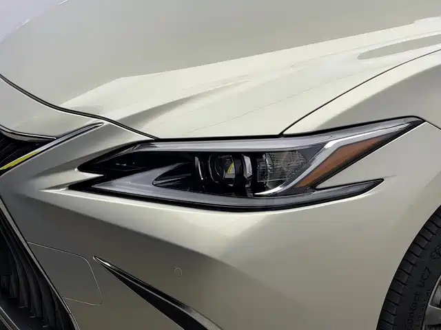 Lexus ES 2020 — фото 10