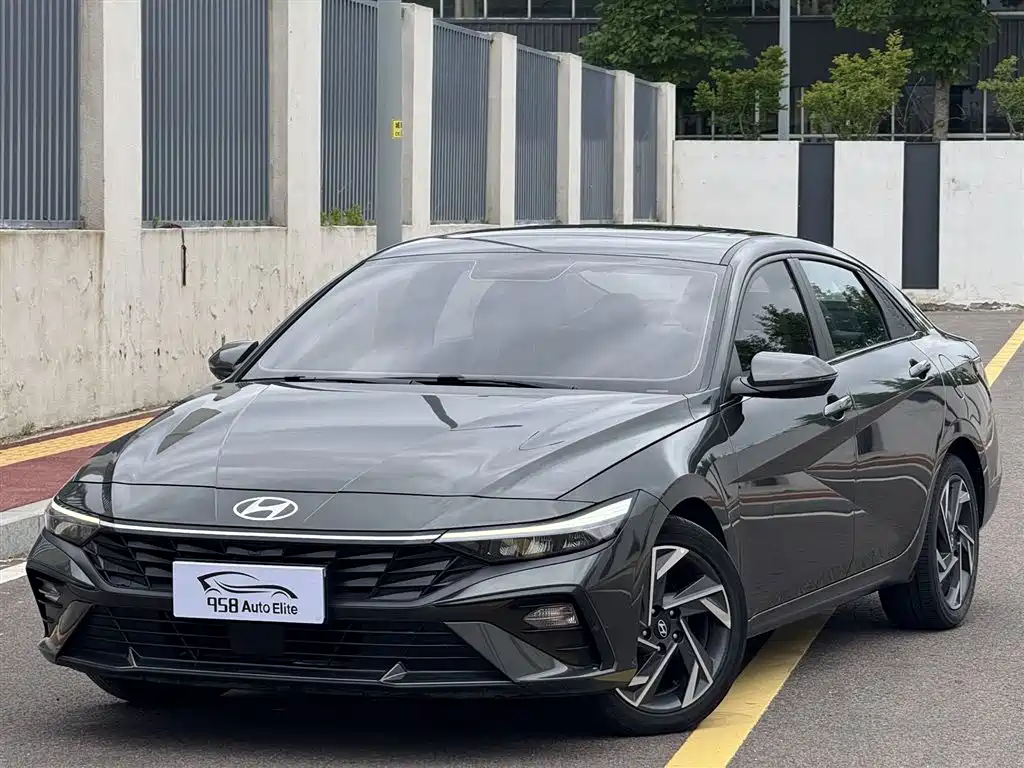 Hyundai Elantra 2023 — фото 1