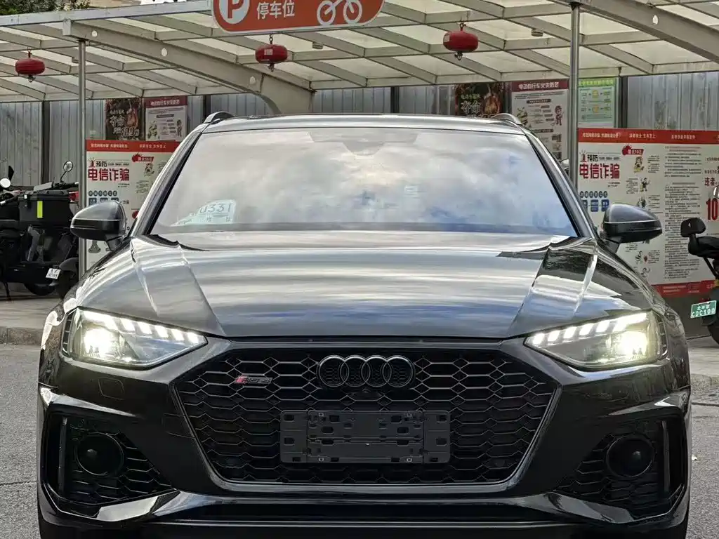 Audi RS 4 2023 — фото 4