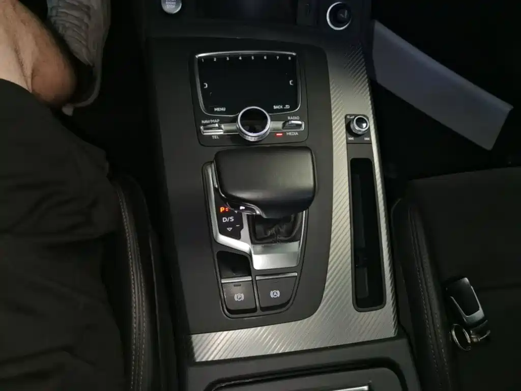 Audi Q5L 2020 — фото 14