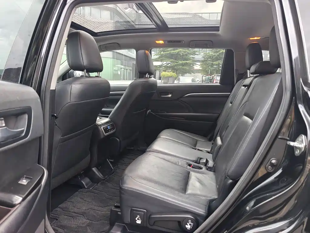 Toyota Highlander 2020 — фото 11
