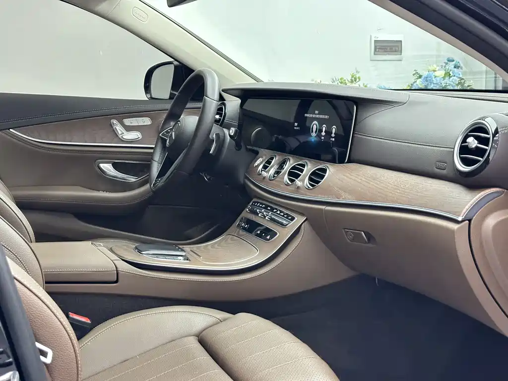 Mercedes-Benz E-Class 2022 — фото 16