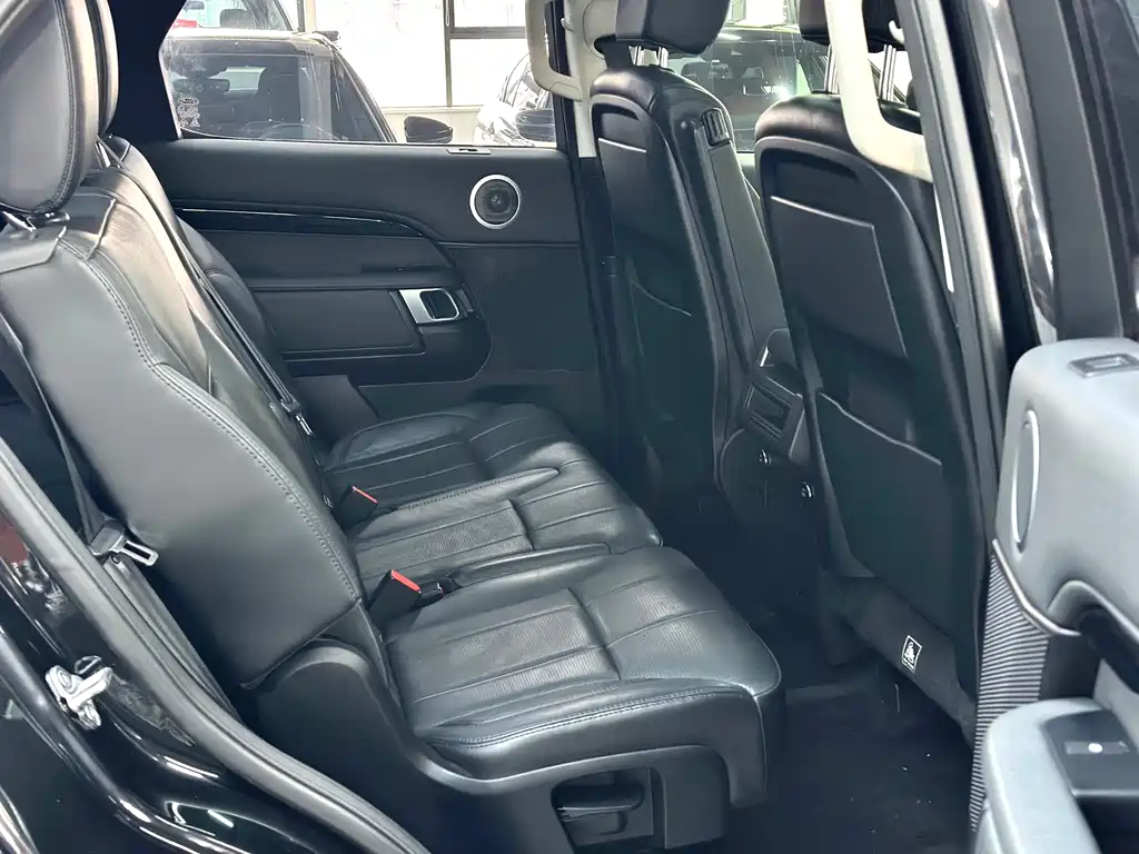 Land Rover Discovery 2018 — фото 10