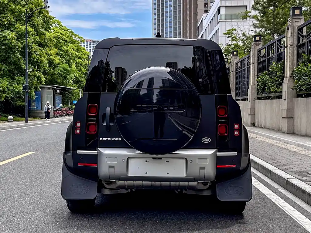 Land Rover Defender 2023 — фото 5