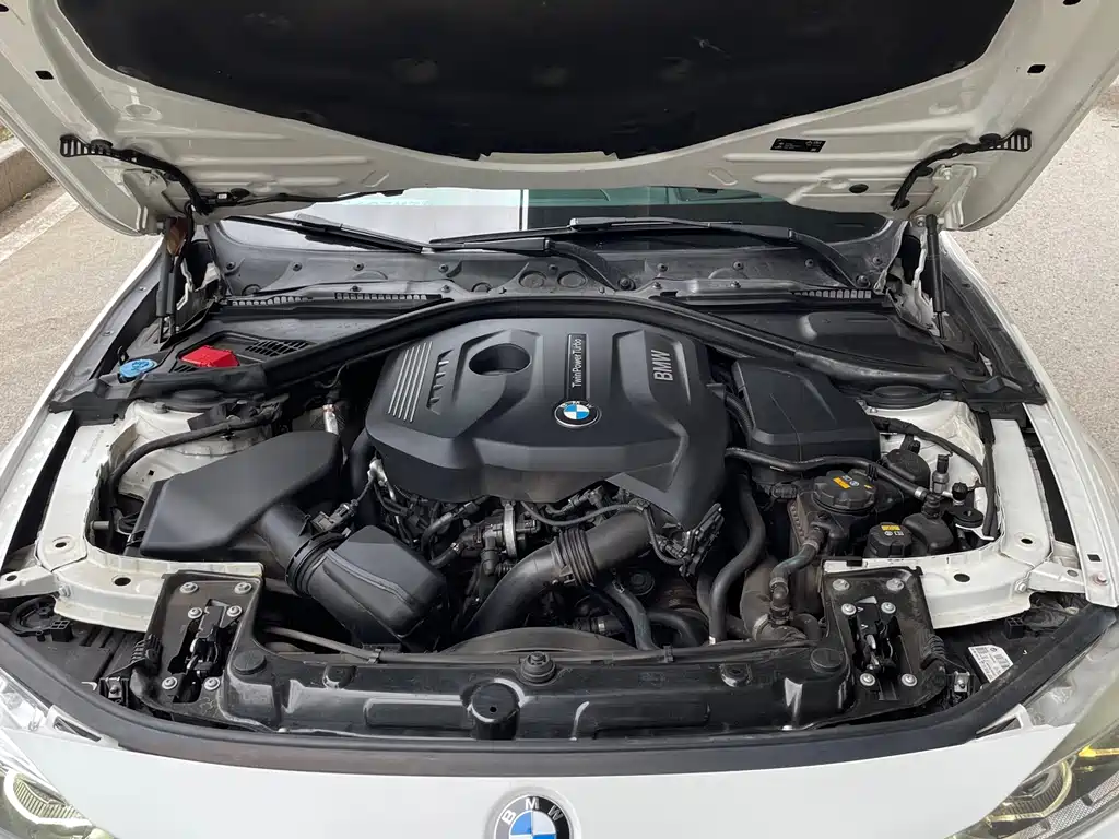 BMW 3 Series 2018 — фото 16