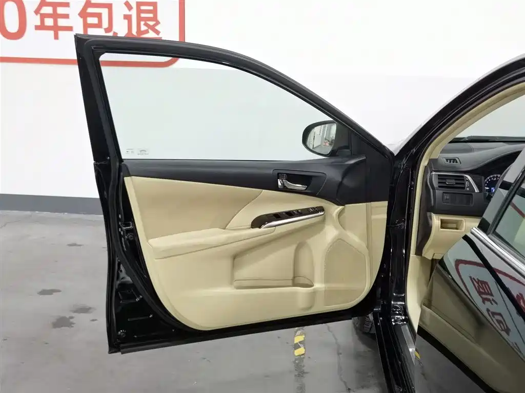 Toyota Camry 2015 — фото 8