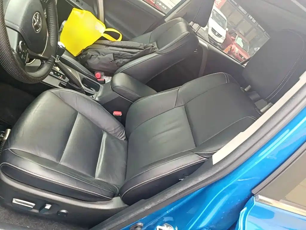 Toyota RAV4 2018 — фото 15