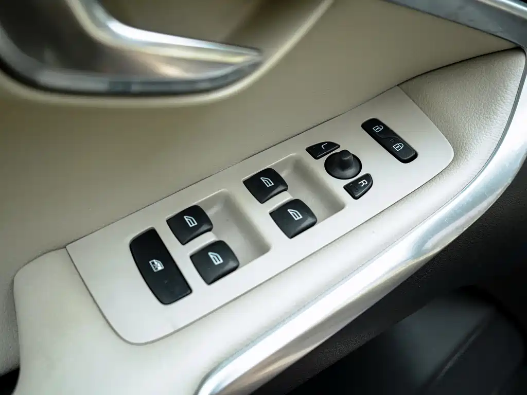 Volvo V40 2016 — фото 19