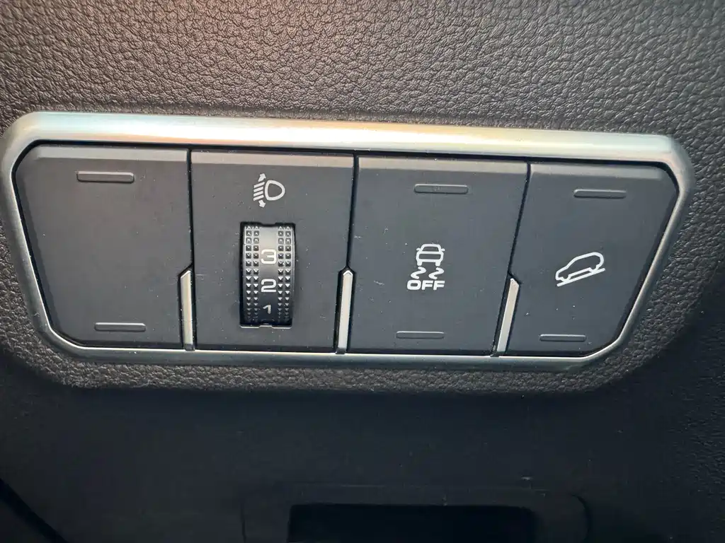 Haval M6 2022 — фото 16