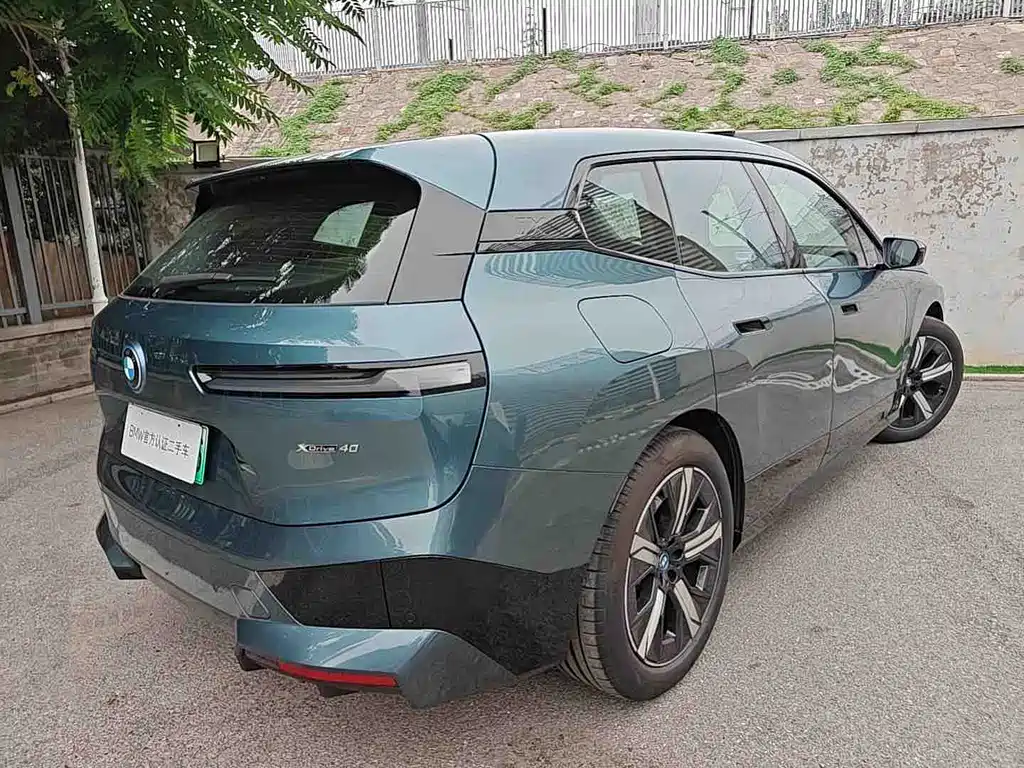 BMW iX 2025