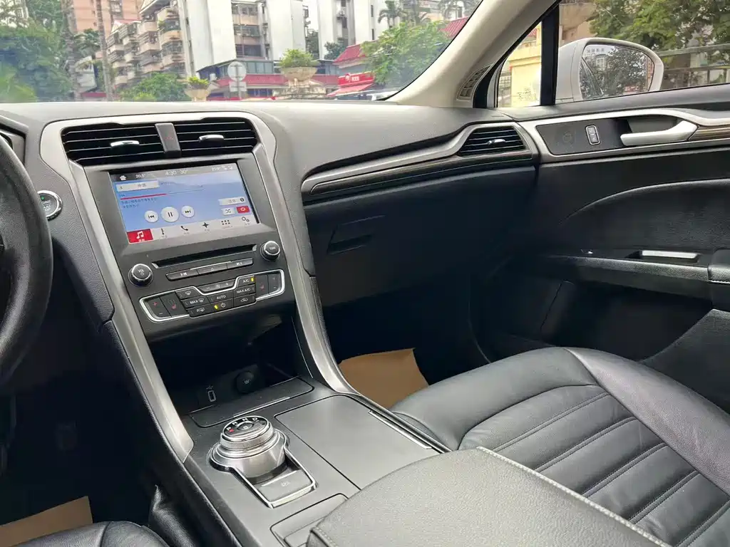 Ford Mondeo 2018 — фото 16