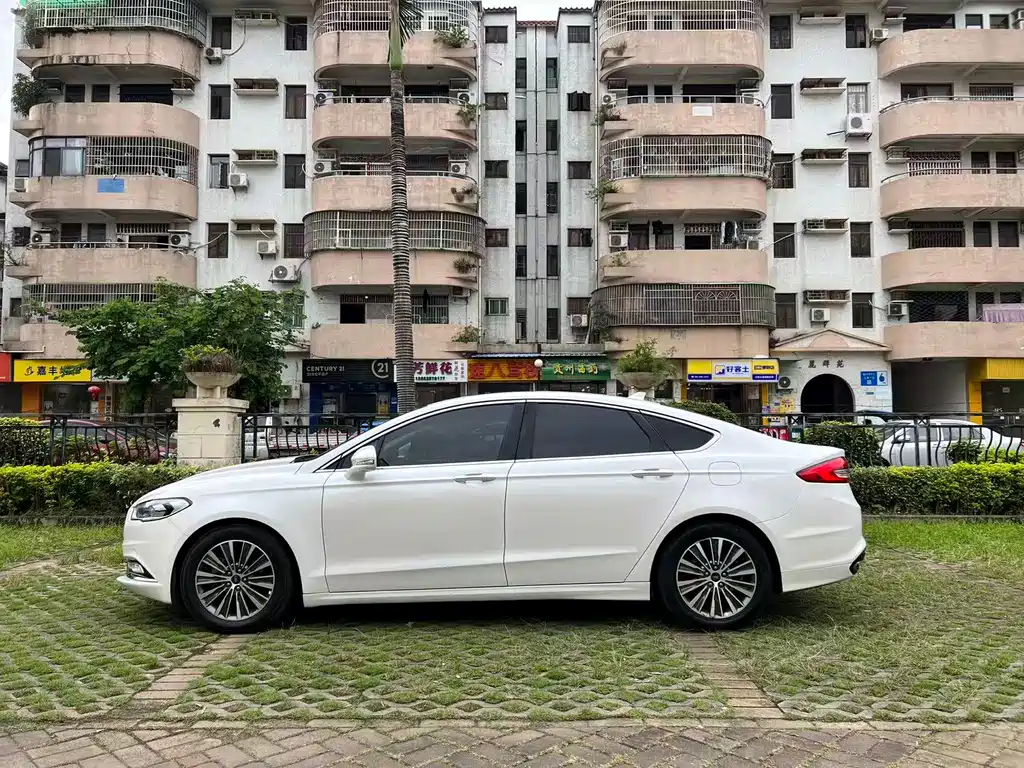 Ford Mondeo 2018 — фото 7