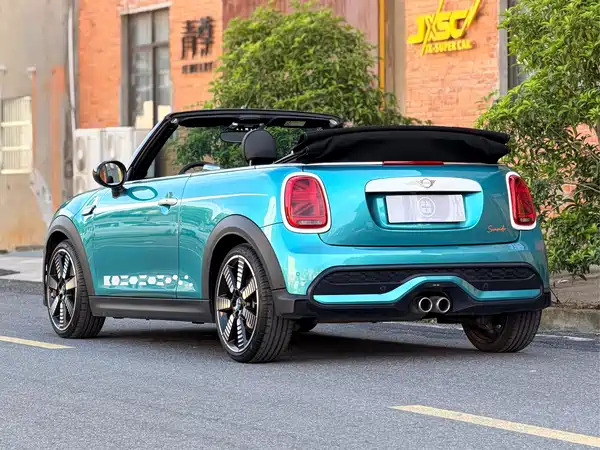 MINI MINI 2023