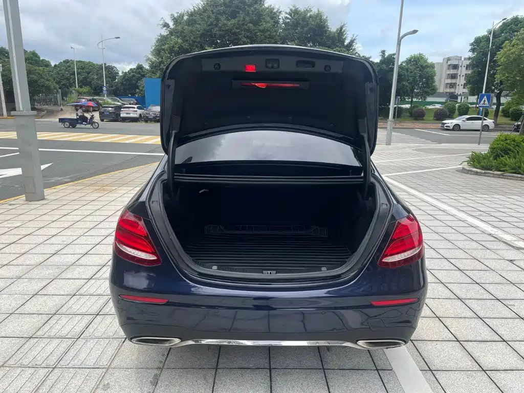 Mercedes-Benz E-Class 2018 — фото 23