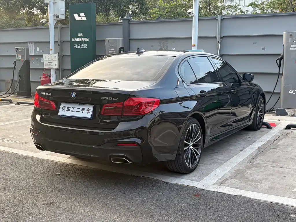 BMW 5 Series 2019 — фото 23