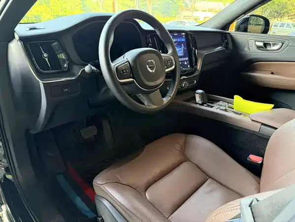 Volvo XC60 2025