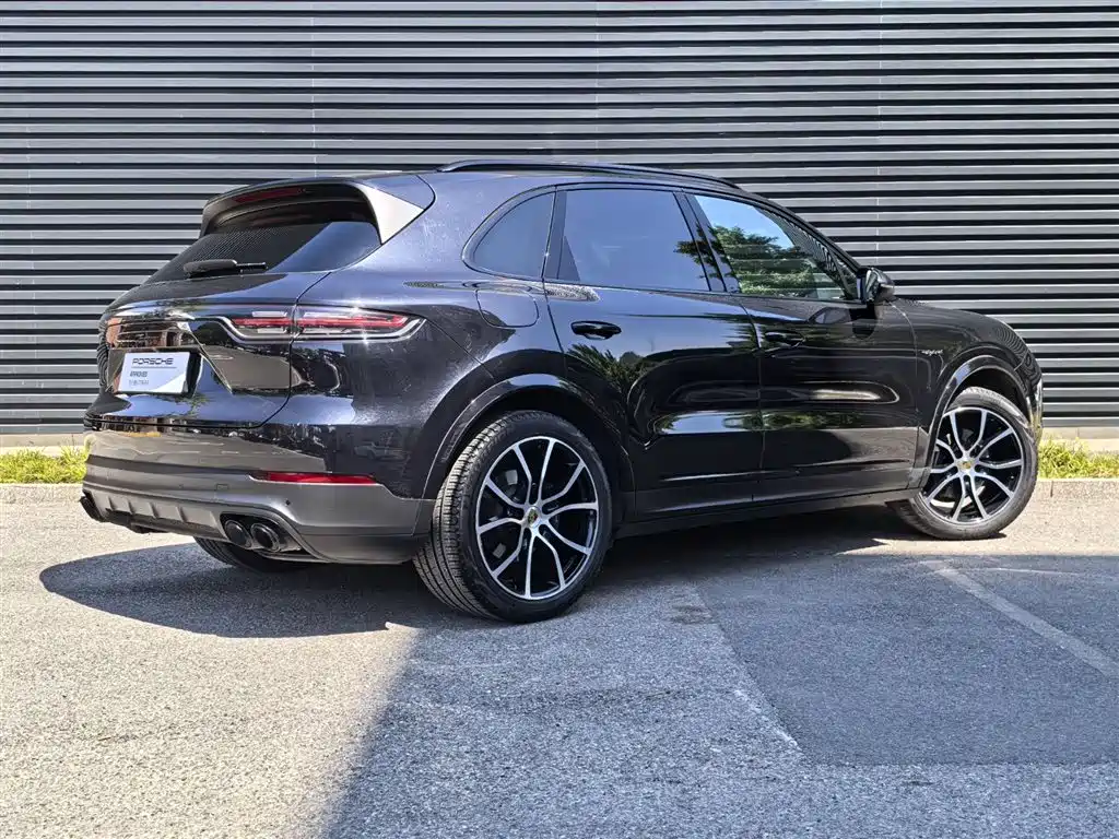Porsche Cayenne Hybrid 2022 — фото 5