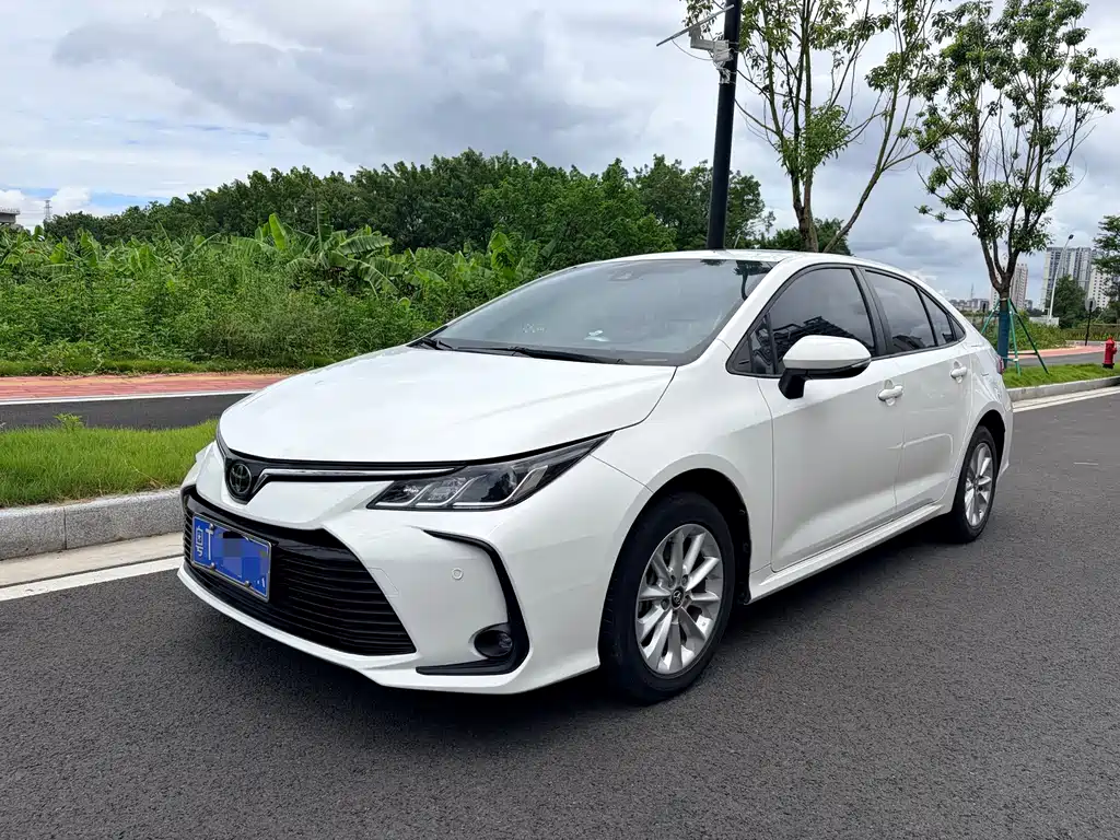 Toyota Corolla 2021 — фото 1