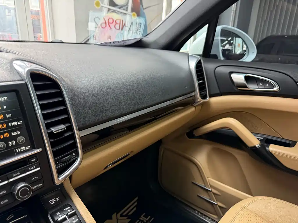 Porsche Cayenne 2015 — фото 9